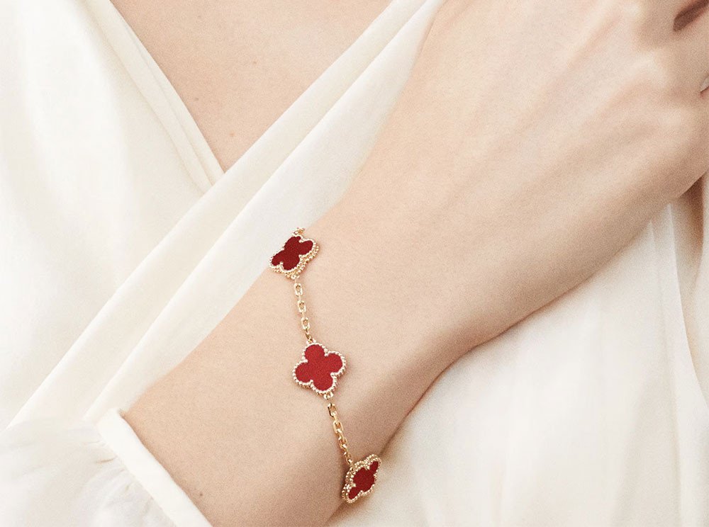 Vòng tay Van Cleef Alhambra Carnelian Diamond 18k vàng đỏ