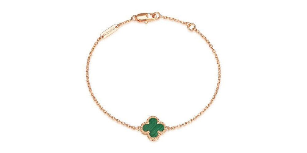 Vòng tay Van Cleef Sweet Alhambra xanh lá mang ý nghĩa sinh sôi
