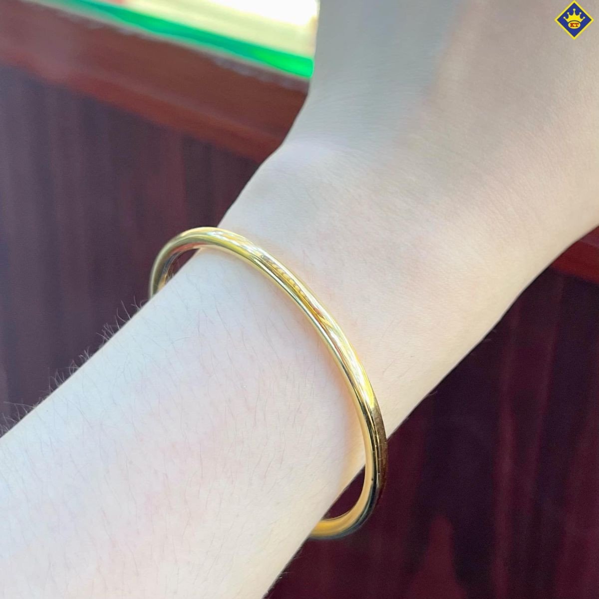 Vòng tay vàng 18K 1 chỉ nữ với thiết kế hiện đại