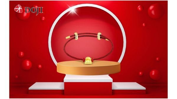 Vòng tay vàng 24K là biểu tượng của sự sang trọng và thịnh vượng, mang vẻ đẹp vượt thời gian.
