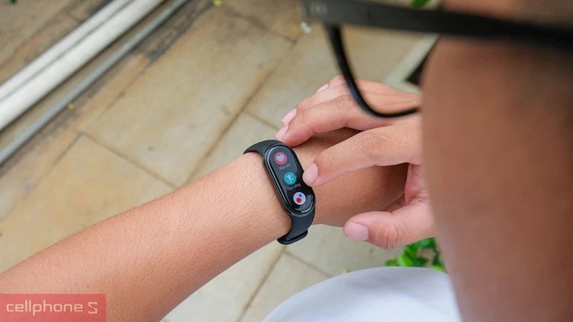 Vòng tay Xiaomi Band 8 hiển thị thời gian và ngày ra mắt