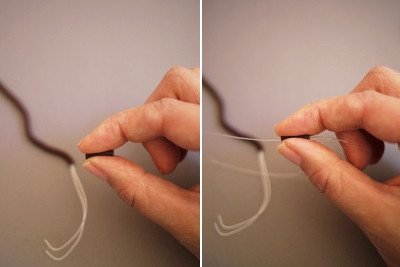 Xâu các hạt sequin vào dây cước, tạo chuỗi hạt lấp lánh cho vòng tay.