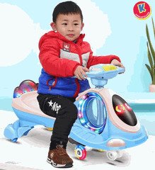 xe lắc tay trẻ em hình con vật đáng yêu