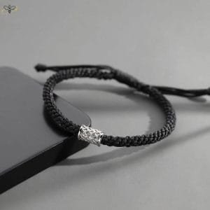 Ý nghĩa sâu sắc của vòng tay rút handmade