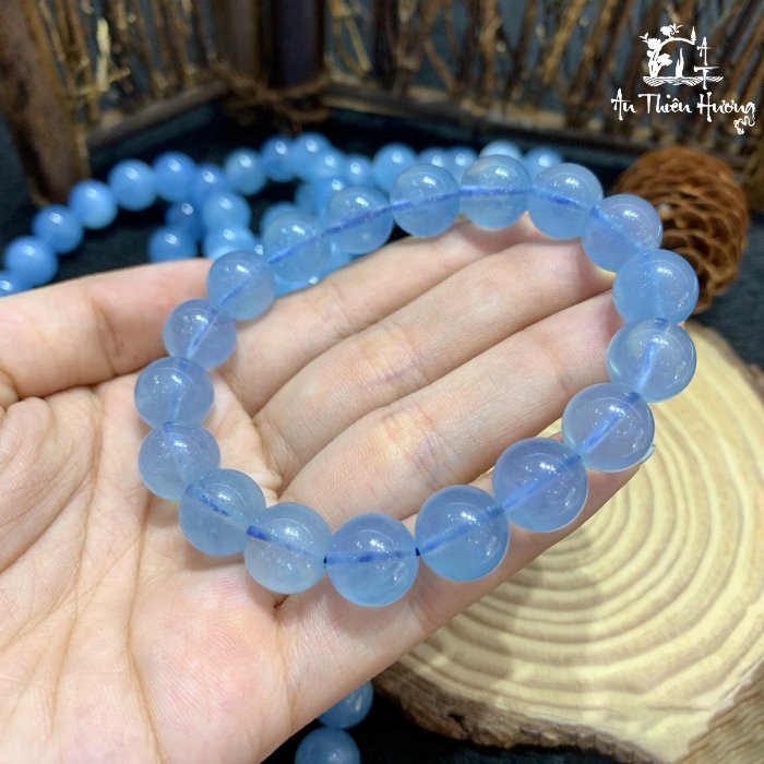 Vòng tay đá Aquamarine màu xanh nước biển nhạt hợp mệnh Mộc