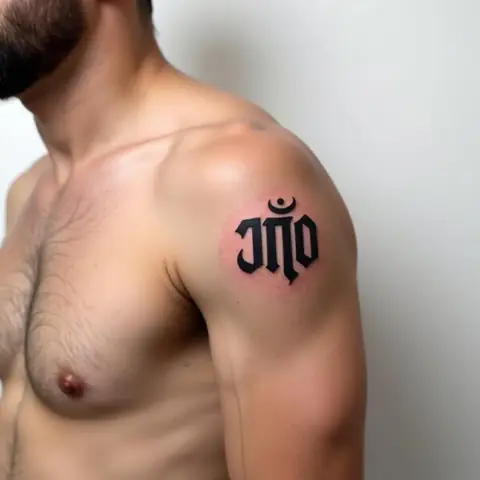 Hình Xăm Om Mani Padme Hum Ở Bắp Tay