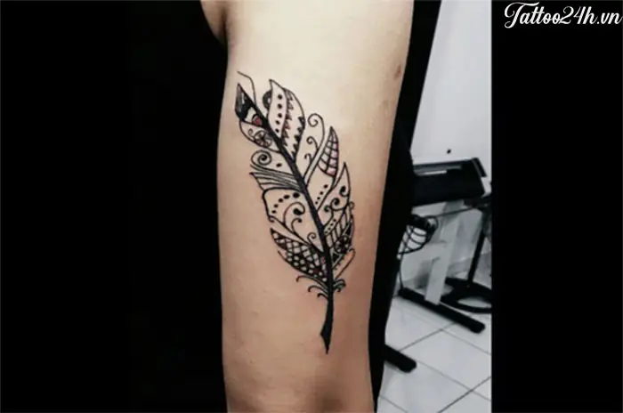Hình Xăm Lông Vũ Đẹp Ở Bắp Tay
