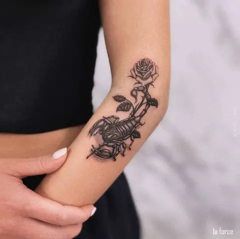 Hình Xăm Bọ Cạp Và Hoa