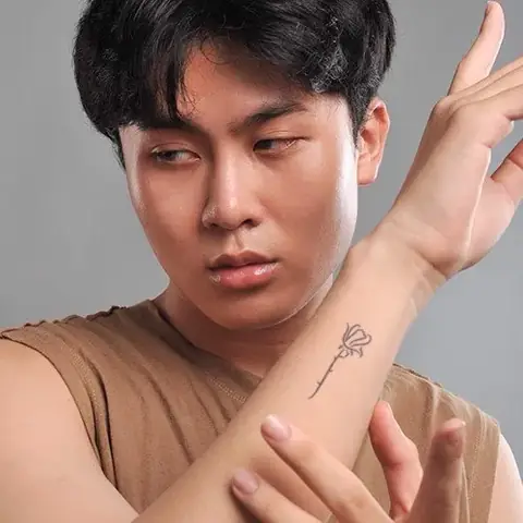 Hình Ảnh Cho Hình Xăm Bông Hoa Hồng Mini: Hình Ảnh Cho Hình Xăm Bông Hoa Hồng Mini:
