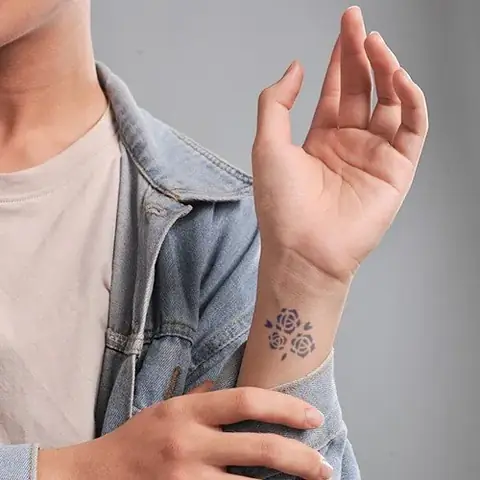 Hình Ảnh Cho Hình Xăm Bông Hoa Hồng Mini: Hình Ảnh Cho Hình Xăm Bông Hoa Hồng Mini: