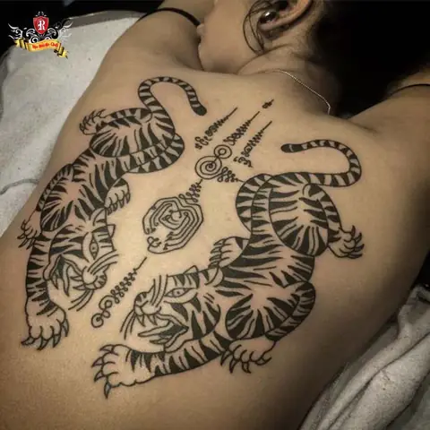 Hình Xăm Yant Suea – Bùa Hổ Mạnh Mẽ. Hình Xăm Yant Suea – Bùa Hổ Mạnh Mẽ.
