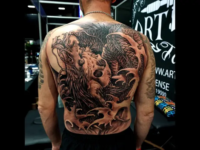Hình Xăm Cá Chép Hóa Rồng Ở Lưng