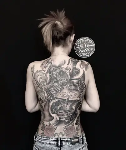 Những Câu Chuyện Hình Xăm Bít Lưng Châu Âu Và Những Điều Đọng Lại Được Của Người Châu Âu