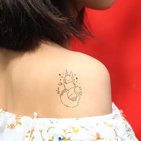 Hình Xăm Con Cáo Mini Sau Lưng Hình Xăm Con Cáo Mini Sau Lưng