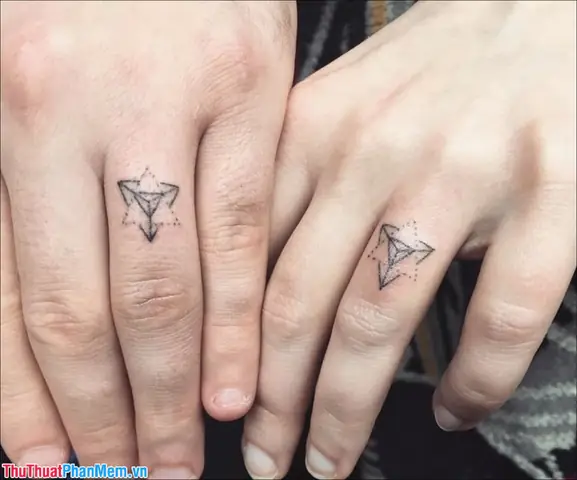 Hình Ảnh Cho Hình Xăm Cặp Mini Ở Ngón Tay: Hình Ảnh Cho Hình Xăm Cặp Mini Ở Ngón Tay: