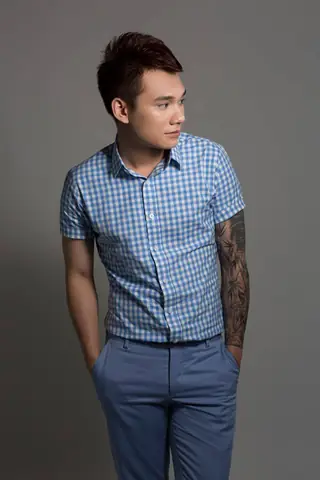 Khắc Việt Khoe Hình Xăm Cây Tre Kín Cánh Tay Trái