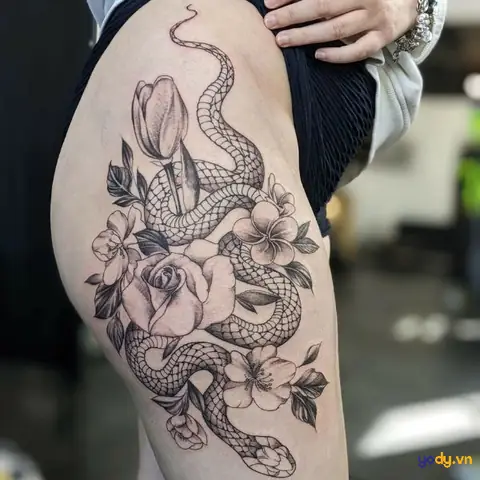 Hình Xăm Chân Nữ Ở Đùi