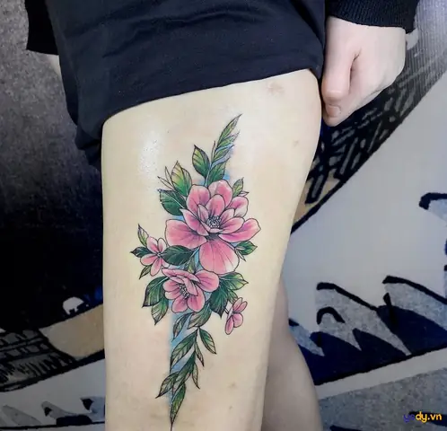 Hình Xăm Chân Nữ Ở Đùi