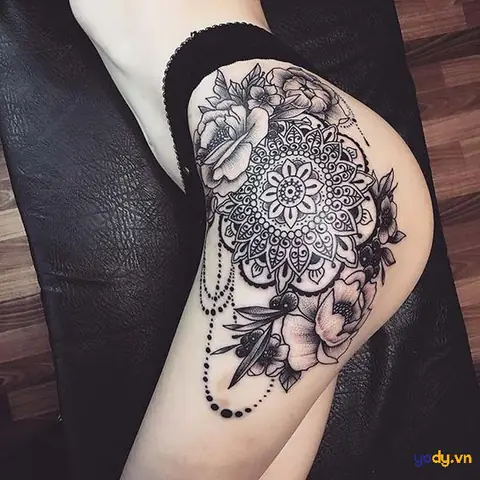 Hình Xăm Chân Nữ Ở Đùi