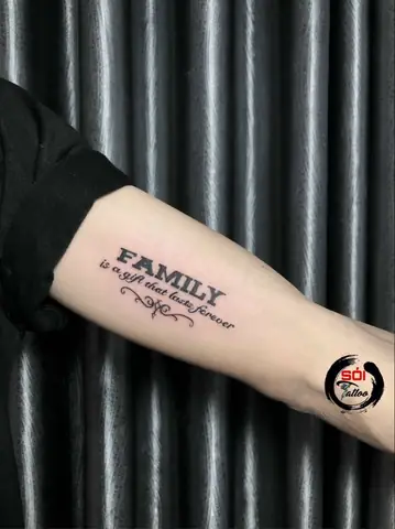 Hình Ảnh Cho Hình Xăm Chữ Family Is Forever Ở Tay: