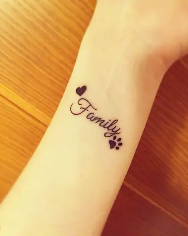 Hình Ảnh Cho Hình Xăm Chữ Family Is Forever Ở Tay: