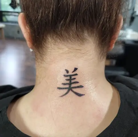 27. Hình Xăm Chữ Hán Ở Sau Gáy