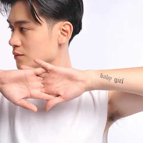 Và Những Hình Xăm Chữ Mini Ở Cổ Tay Độc Đáo Khác