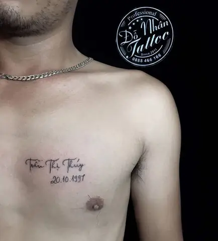 Hình Xăm Chữ Ở Ngực Cho Nam Giới: Phong Thái Ấn Tượng