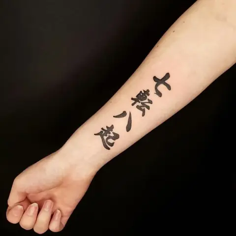 Chi Phí Xăm Hình Chữ Tàu Bao Tiền?