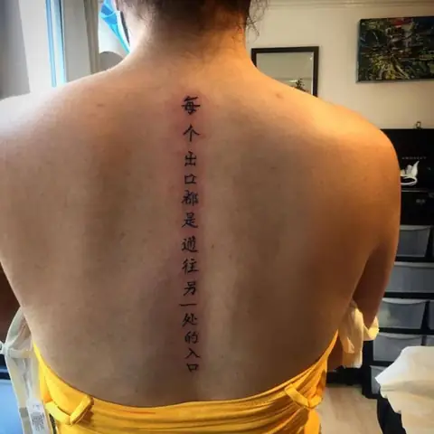 Chi Phí Xăm Hình Chữ Tàu Bao Tiền?