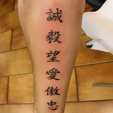 Chi Phí Xăm Hình Chữ Tàu Bao Tiền?
