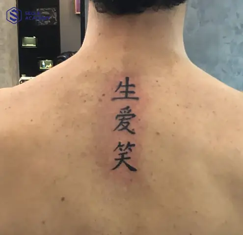 Hình Xăm Chữ Trung Ở Sống Lưng