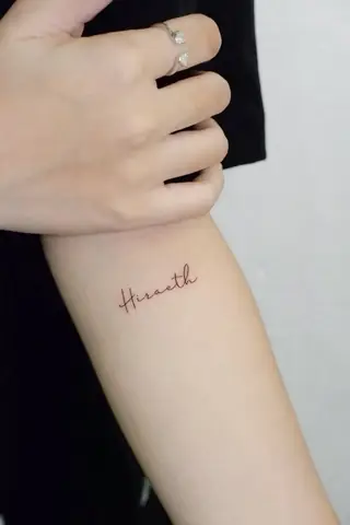 E. Hình Xăm Chữ Theo Kiểu Viết Tay Nghệ Thuật