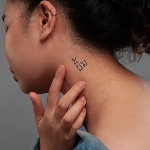 Hình Xăm Chữ Thái Lan Ở Cổ Hình Xăm Chữ Thái Lan Ở Cổ