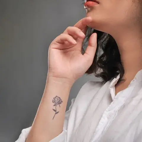 Hình Xăm Cổ Tay Nữ Chất: Họa Tiết Hoa Hồng Hình Xăm Cổ Tay Nữ Chất: Họa Tiết Hoa Hồng