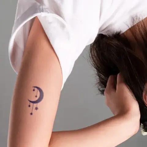 Hình Xăm Cổ Tay Nữ Chất: Họa Tiết Hoa Hồng Hình Xăm Cổ Tay Nữ Chất: Họa Tiết Hoa Hồng
