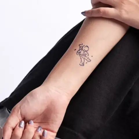 Hình Xăm Cổ Tay Nữ Chất: Họa Tiết Hoa Hồng Hình Xăm Cổ Tay Nữ Chất: Họa Tiết Hoa Hồng