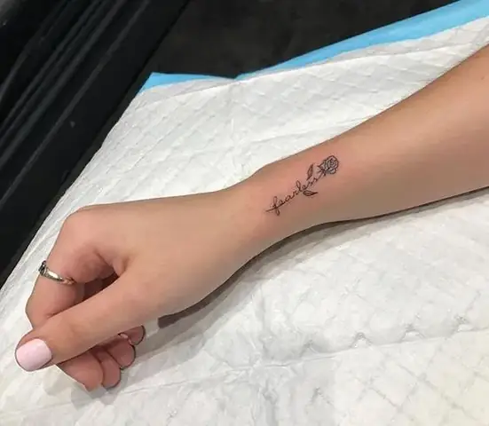 Hình Xăm Cổ Tay Nữ Chất: Họa Tiết Hoa Hồng Hình Xăm Cổ Tay Nữ Chất: Họa Tiết Hoa Hồng