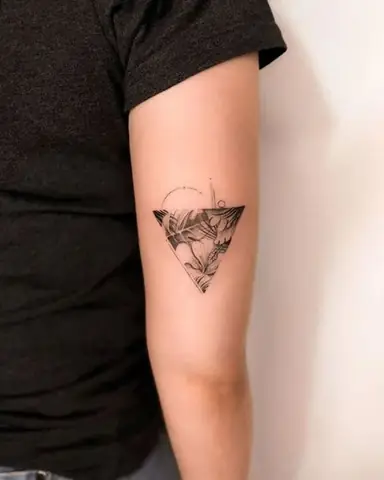 Hình Xăm Mini Nam Ở Bắp Tay
