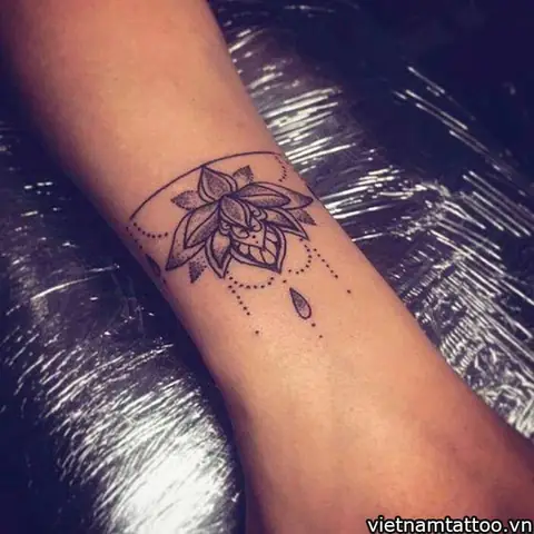 Hình Ảnh Cho Hình Xăm Cổ Tay Nữ Cá Tính: