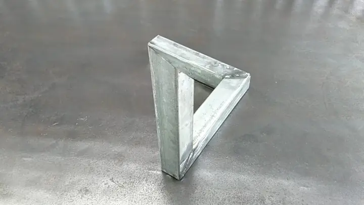 Cách Làm Tam Giác Penrose: Tạo Hình Ảo Giác Ba Chiều Từ Mọi Góc Nhìn