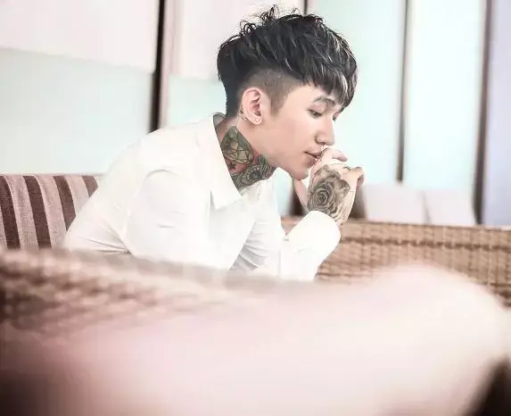 Hã¬nh Xäm Cæ¡ Thá» Hoã Ng Tá»­ Giã³ Nháº¯c Äáº¿n Cháº¿t Chã³c-1