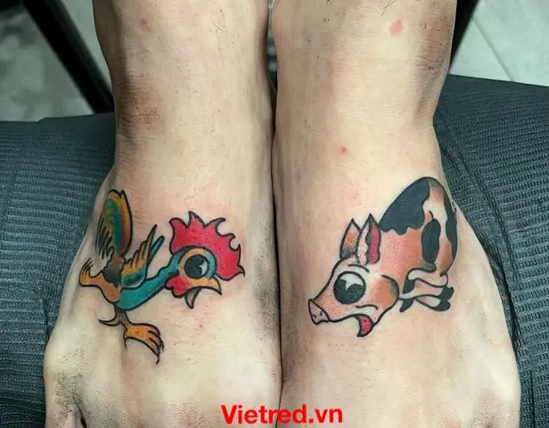 16. Hình Xăm Con Lợn – Gà Trống