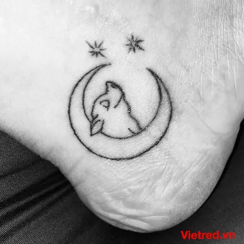 32. Hình Xăm ‘lợn Và Ánh Trăng’