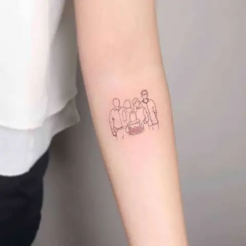 Mẫu Hình Xăm Về Gia Đình 5 Người Đẹp Nhất Là Gì? (what Is The Most Beautiful Tattoo Design About A Family Of 5 People?) Mẫu Hình Xăm Về Gia Đình 5 Người Đẹp Nhất Là Gì? (what Is The Most Beautiful Tattoo Design About A Family Of 5 People?)