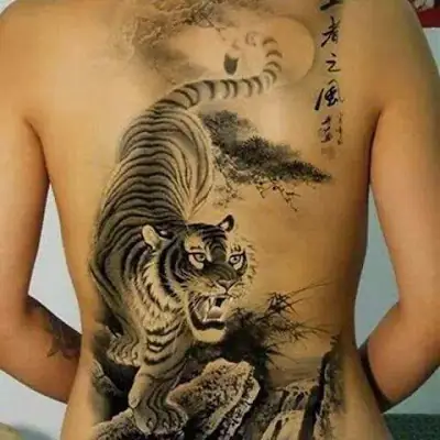 Có Nên Xăm Hình Xăm Hổ Xuống Núi Không