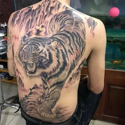 Những Mẫu Hình Xăm Hổ Xuống Núi Đẹp Nhất