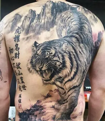 Những Mẫu Hình Xăm Hổ Xuống Núi Đẹp Nhất