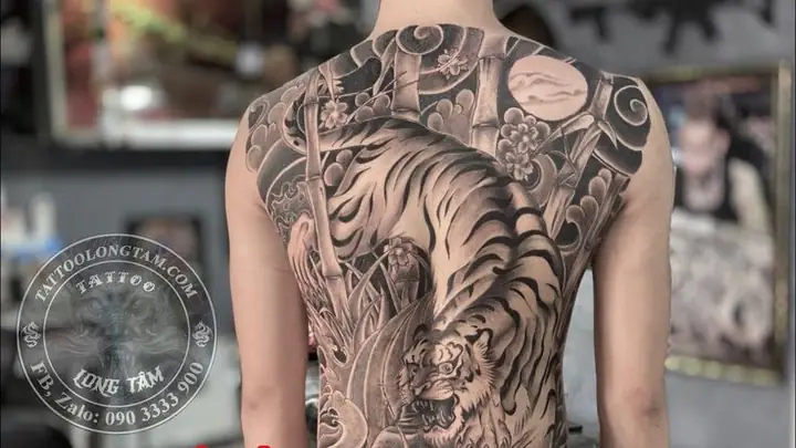 Hình Ảnh Cho Hình Xăm Hổ Xuống Núi Nửa Lưng: