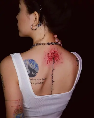 11. Hình Xăm Hoa Bỉ Ngạn Của Linh Ngọc Đàm